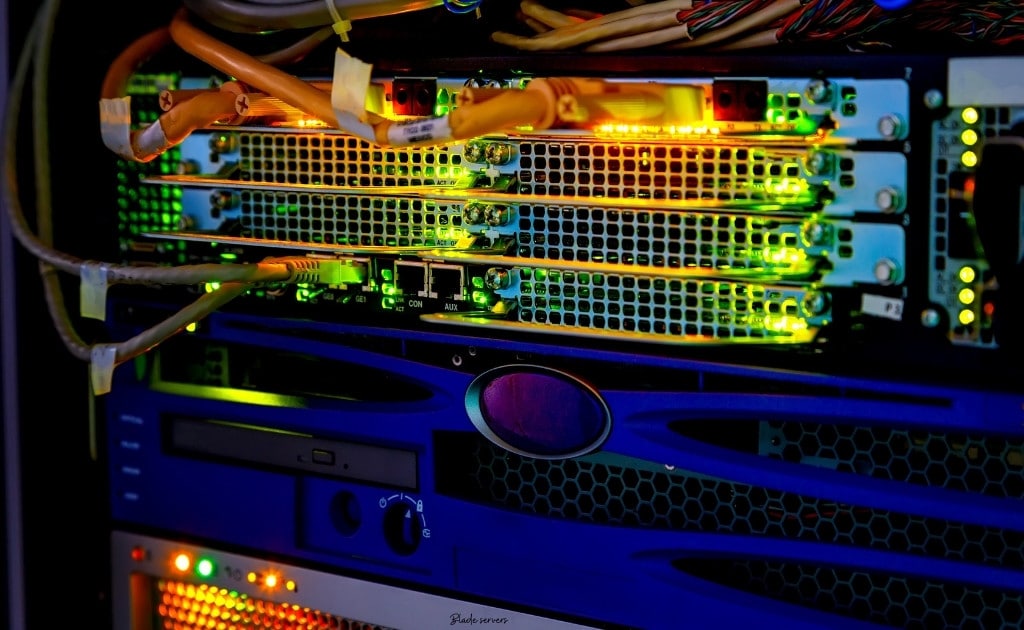 Safe, efficient data center architecture - Blade servers.